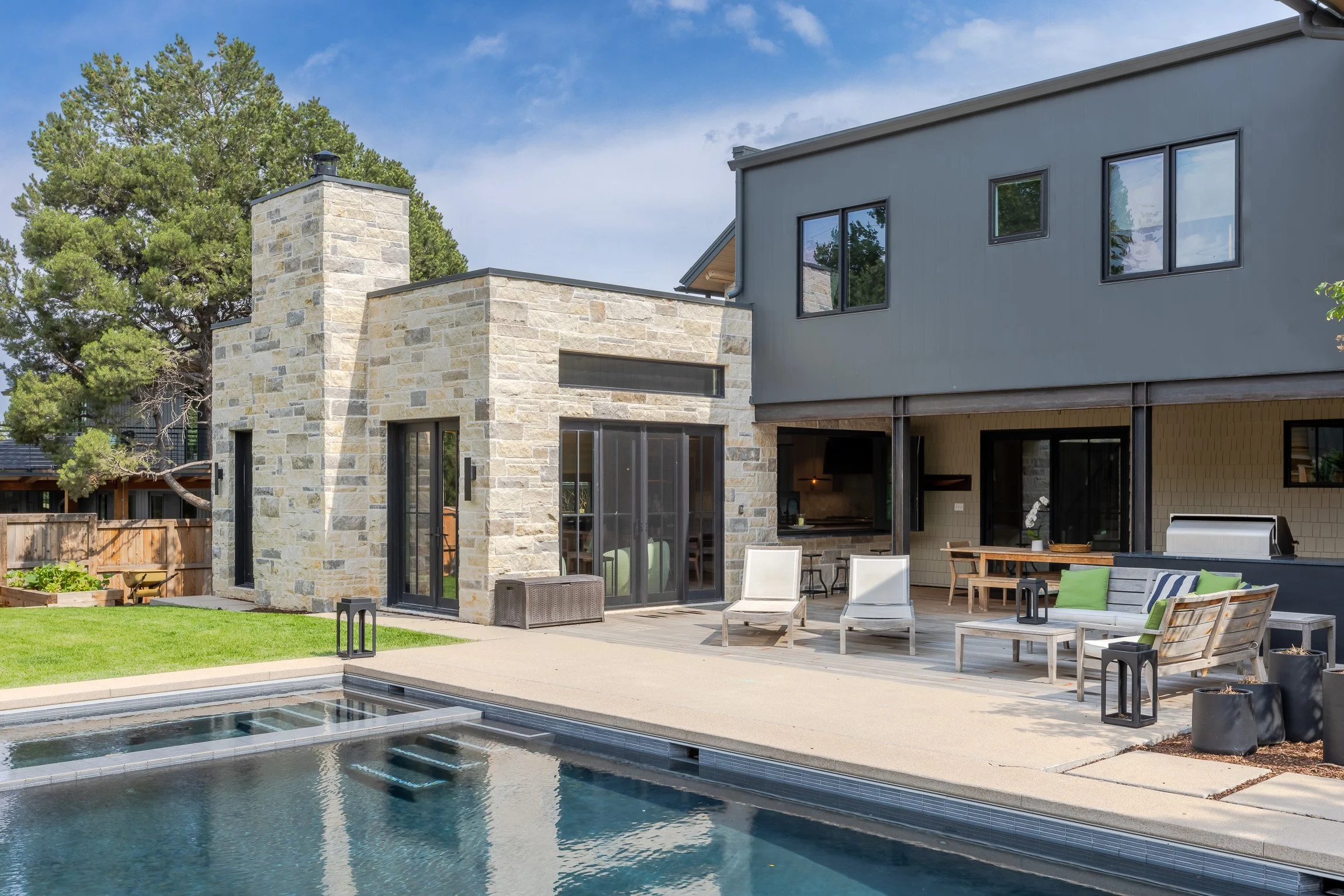 2365 Kenwood Dr-3.jpg
