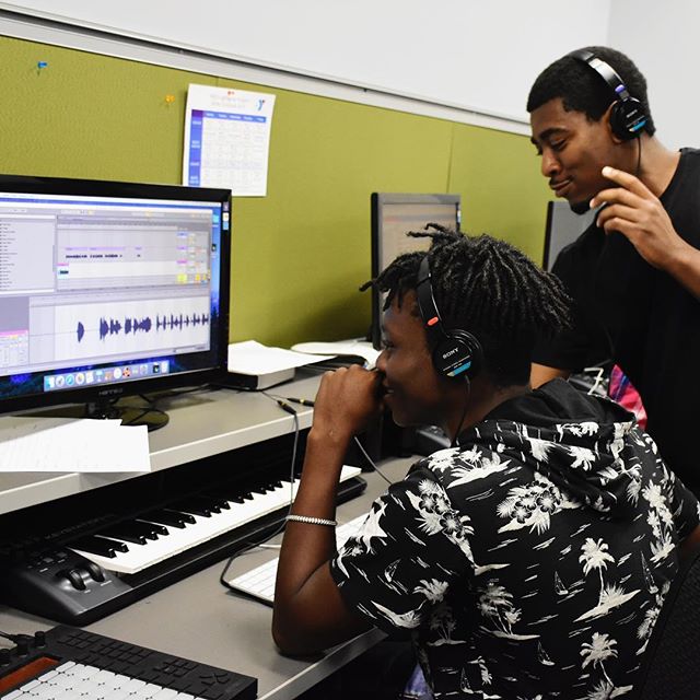 Teens, one more day to get in applications for our fall semester. Link in our bio. #recordingstudio #education #audioengineering #mixing #pittsburgh @ymca_lighthouse @remakelearning
Photo by @meltbot