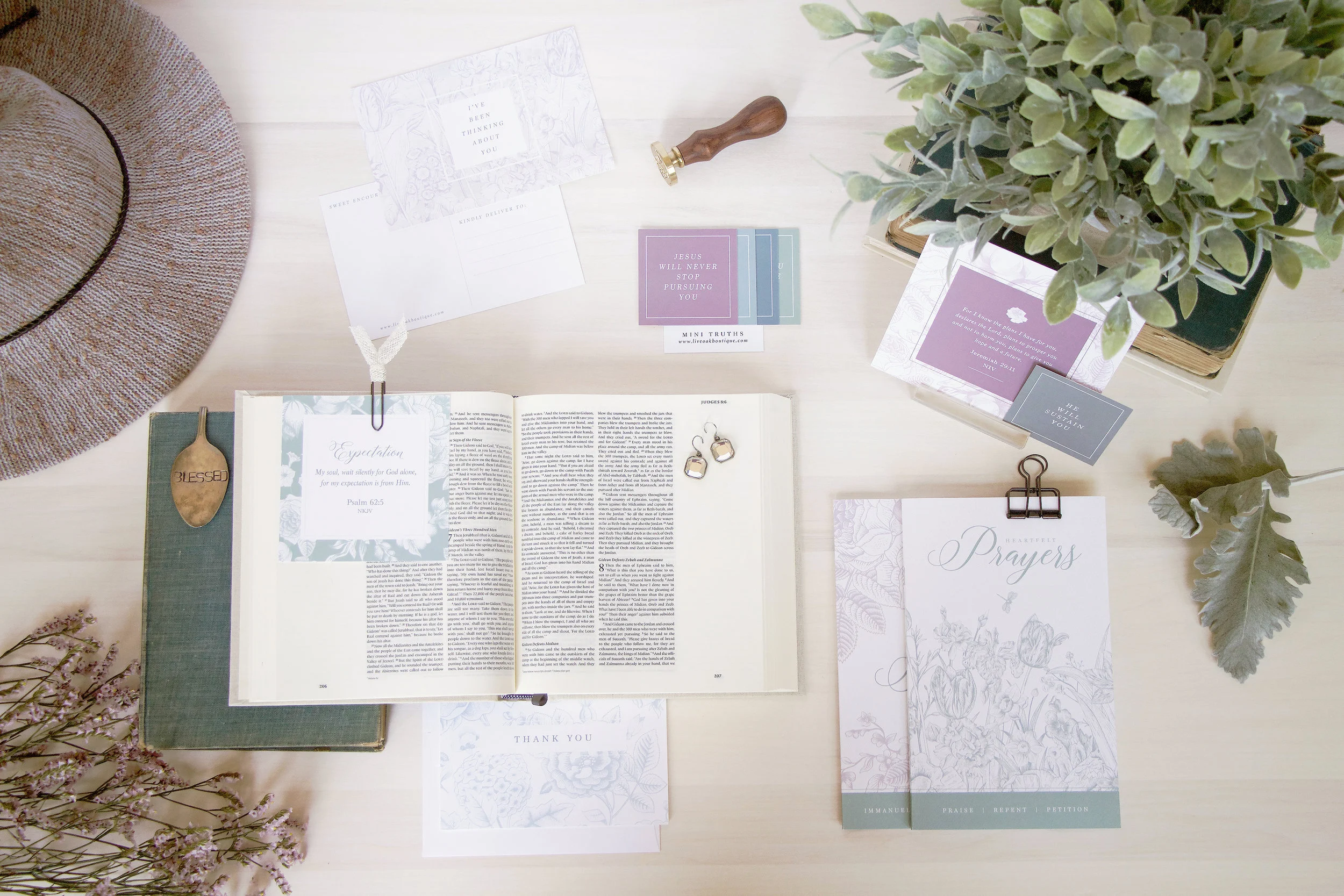Live Oak Boutique: Stationery & Gifts