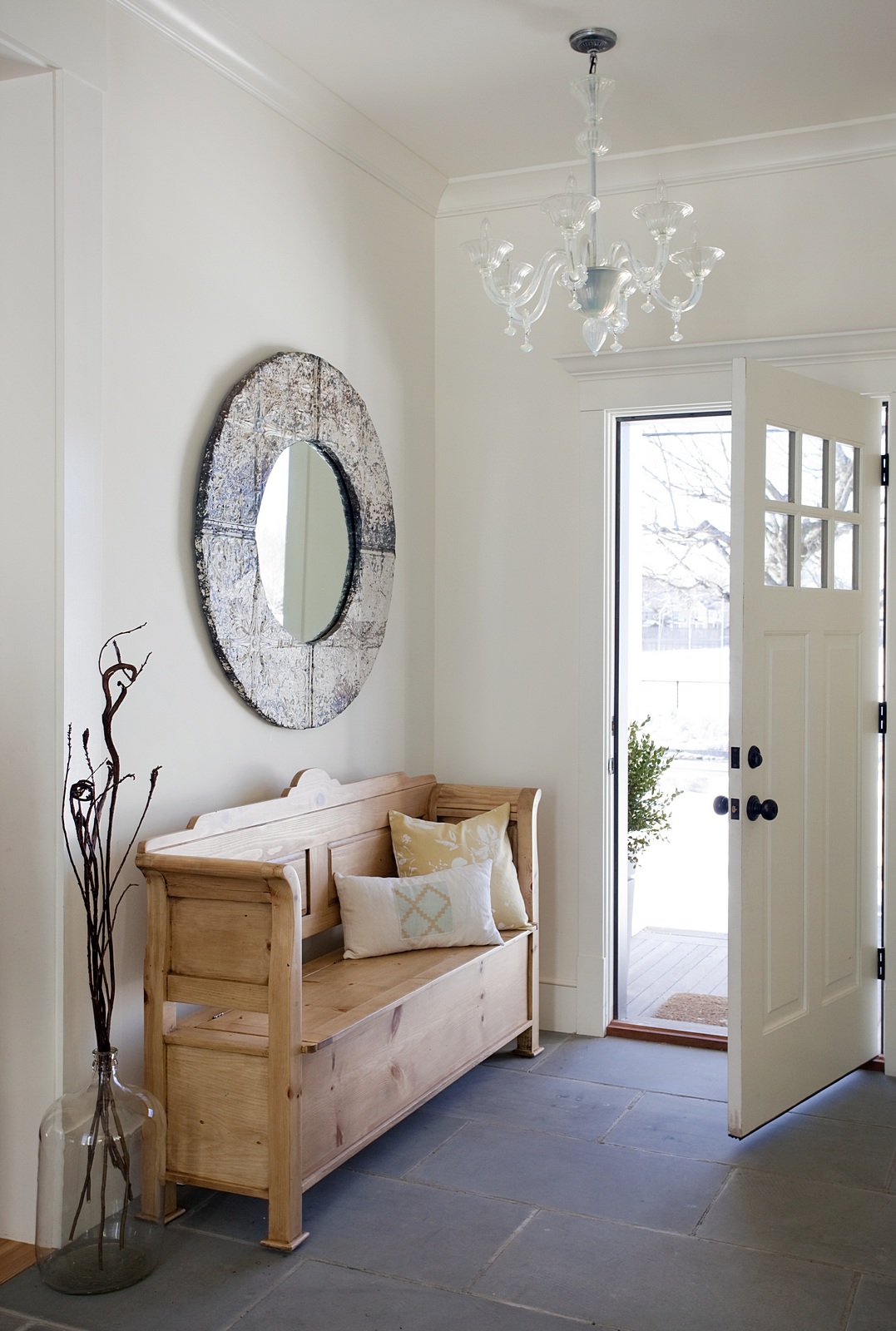 Spacious entryway foyer