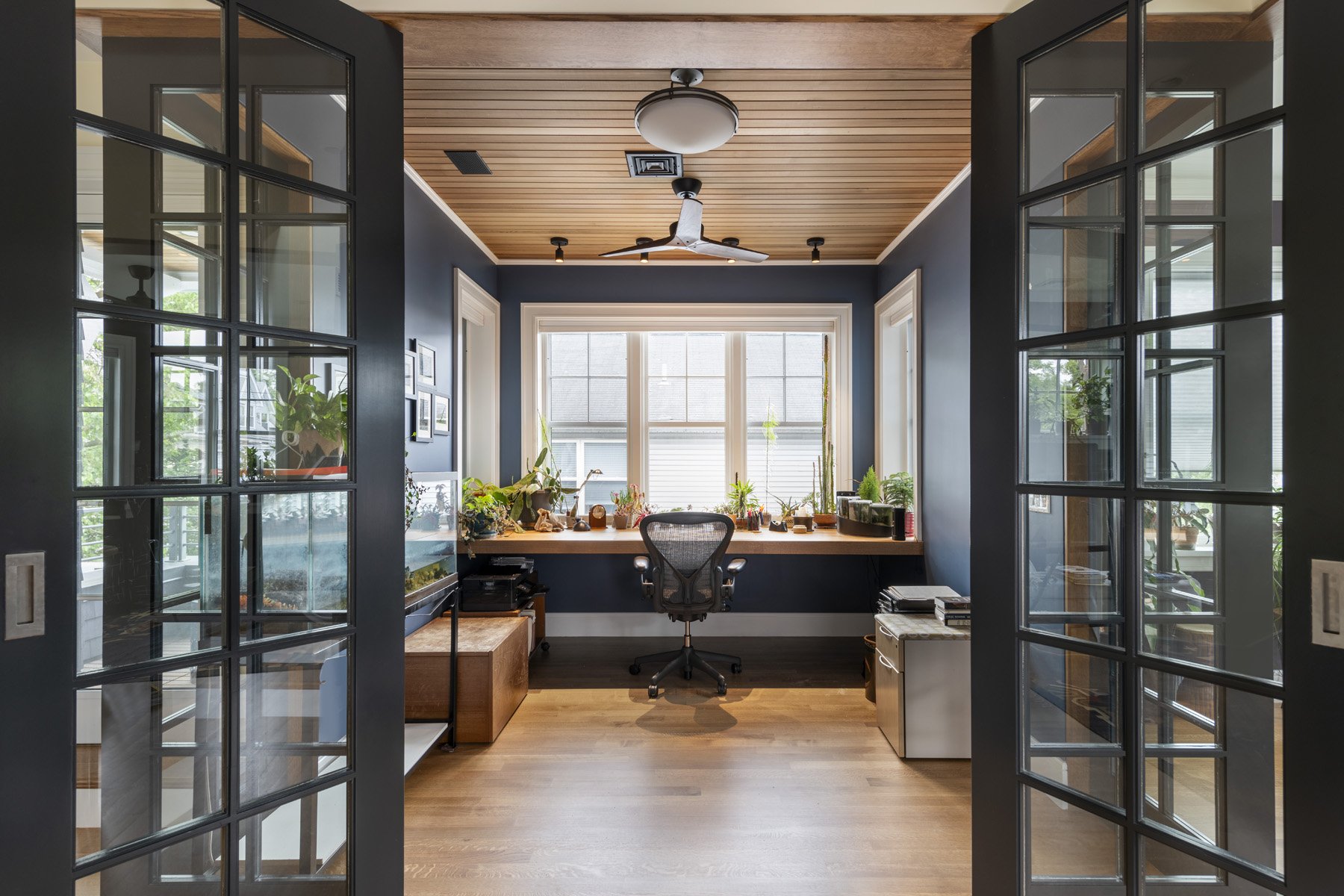  This stunning home office in Somerville, MA wows from every angle 