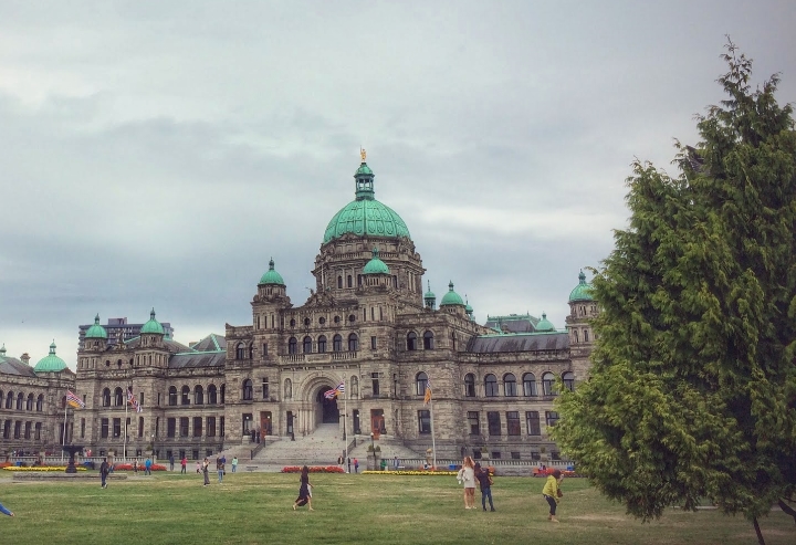 Walk around the building. At night, the lights turn on and it gets beautifully illuminated. Don't miss it!