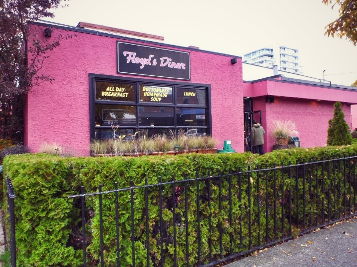 I found this restaurant in my first visit to Victoria. The second time I visited, all I was thinking about was to have brunch in this place again. Check it out, it is at 866 Yates St. My recommendation: American Idol Benedicts. mmm yummy!