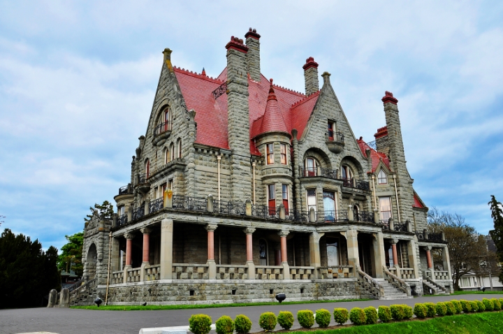 I haven't visited this castle, but if time allows it, go for it!