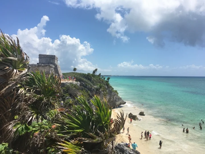 The view are amazing, but it was so crowded. This ruins are really close to Tulum city and the hotel zone. Explore the hotel area, there are good restaurants, boutiques and amazing beaches. 