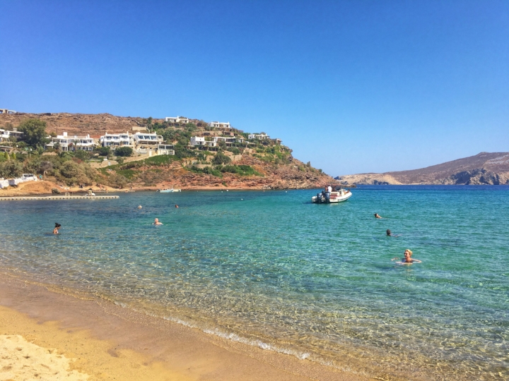 Principauté de Mykonos seems private from the outside, and quite of fancy from the inside but it is not. I love the design of this place, so in sync with the nature. You can rest in the sun-beds or just lay down on the sand. This one is my fab beach in Mykonos.