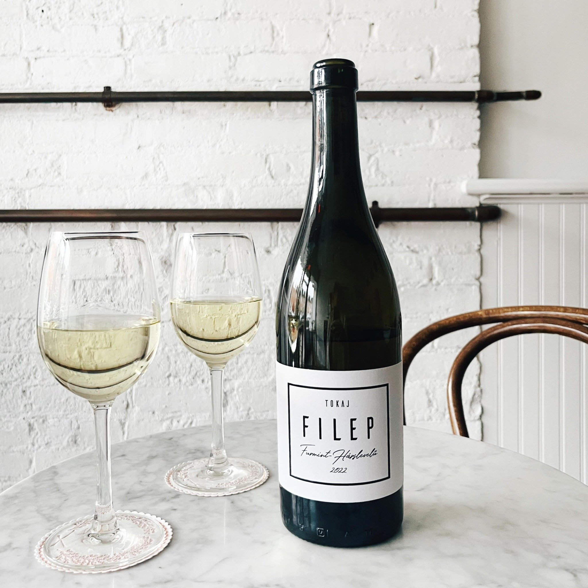 Grab a friend, pull up a chair, and stay awhile. $10 off all bottles on this rainy Saturday + pristine North Fork &lsquo;Pipes Cove Darling&rsquo; oysters on the half shell; a dream with this creamy, mineral Furmint-H&aacute;rslevelű blend from Hunga