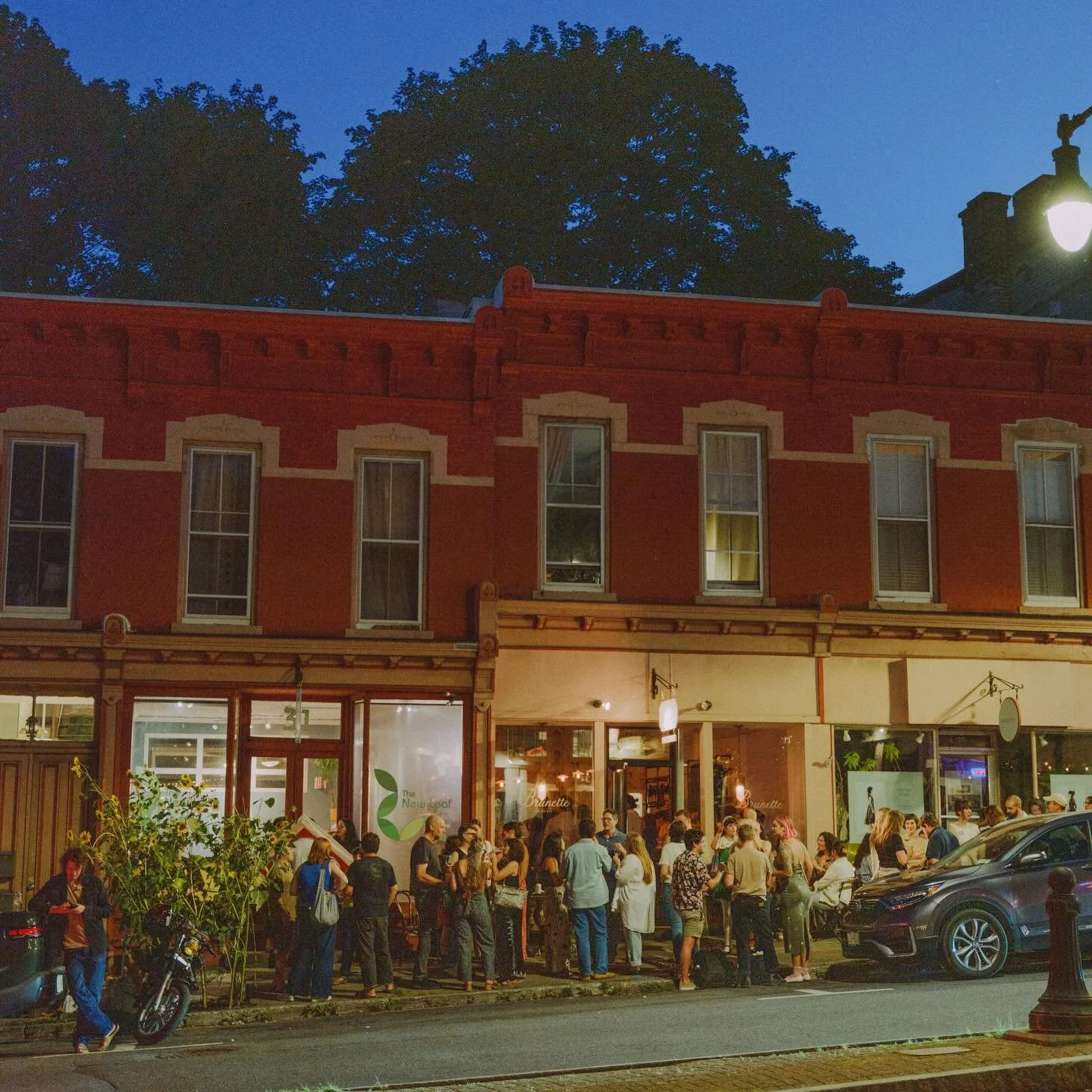 Snaps from an epic Monday night in September. We are so very THANKFUL for you, Kingston! 💐 

Photo magic x @bridgetbadore