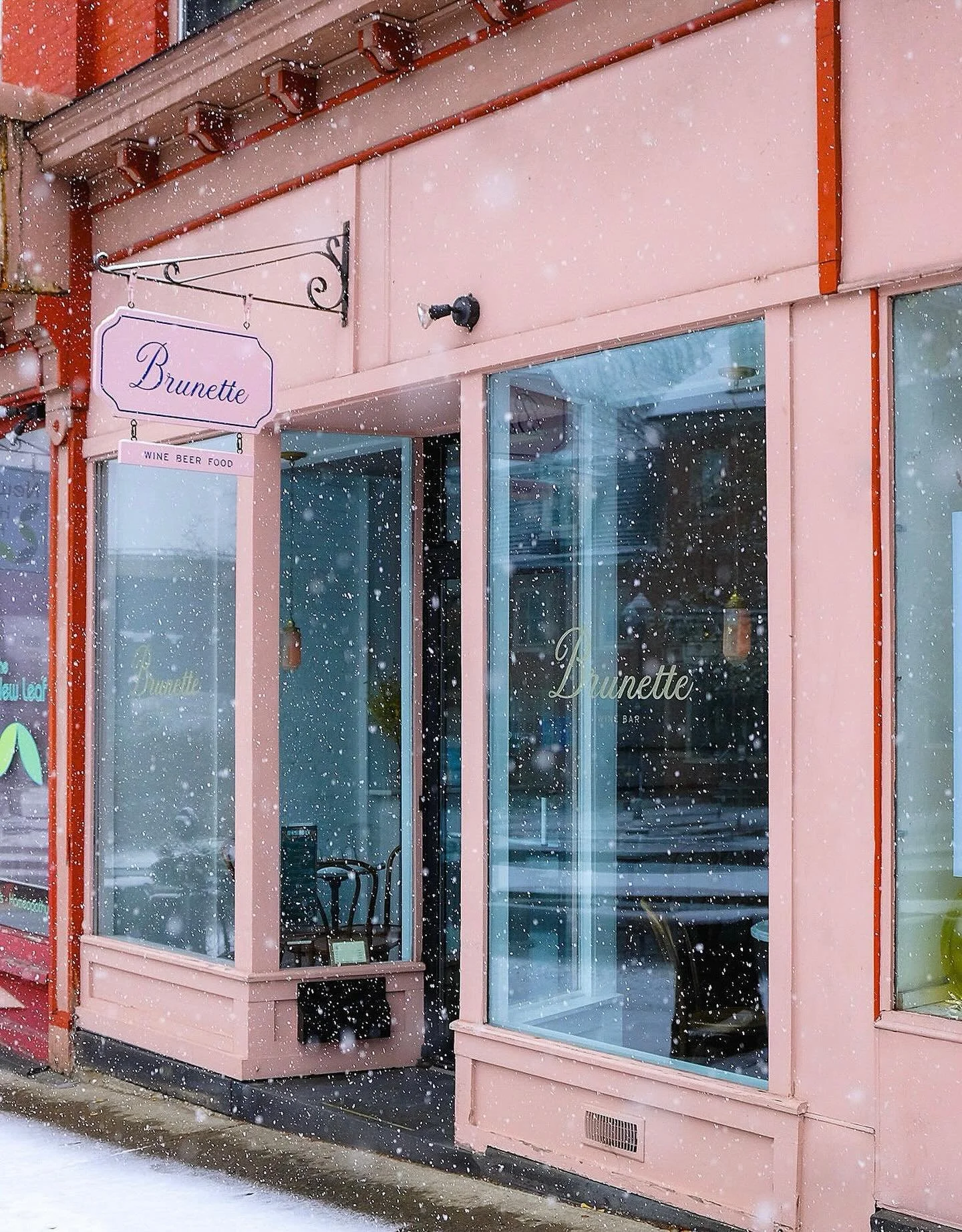 This month at 33 Broadway 💫

Dec 3 📚 Happy Hour with @heybuddyvalentine &amp; @roughdraftny 7pm

Dec 5 🛍️ &ldquo;Curated Closet&rdquo; Pop Up Shop with @calico_bonnet &amp; @mrsjessieleanor 1-7pm

Dec 10th 🫒 Open with just drinks &amp; snacks 

D