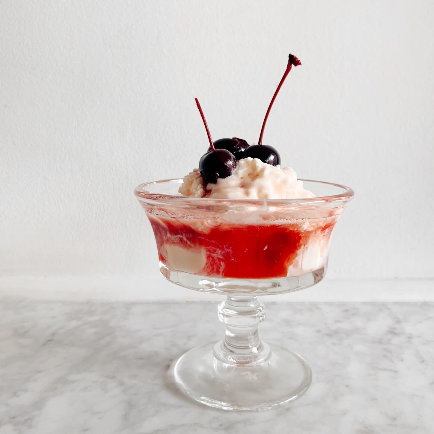 A Spring ting 🍒 

Vanilla ice cream topped with Maurin Quina le Puy and bourbon soaked cherries; like a boozy cherry cola float.

Tip: You can usually find our favorite Jack Rudy cocktail cherries just up the street at the singular @cloveandcreek!