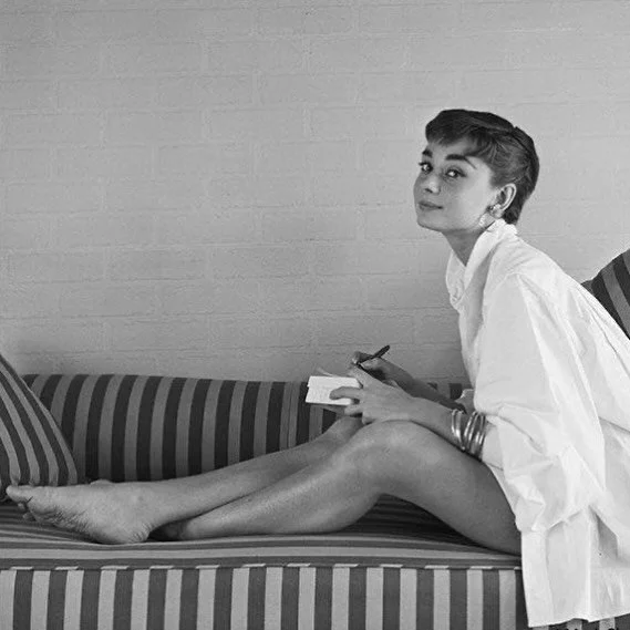 Long weekend ready 🥂 with so many new summery pours to share with you.

Audrey inspo via @calico_bonnet of course.