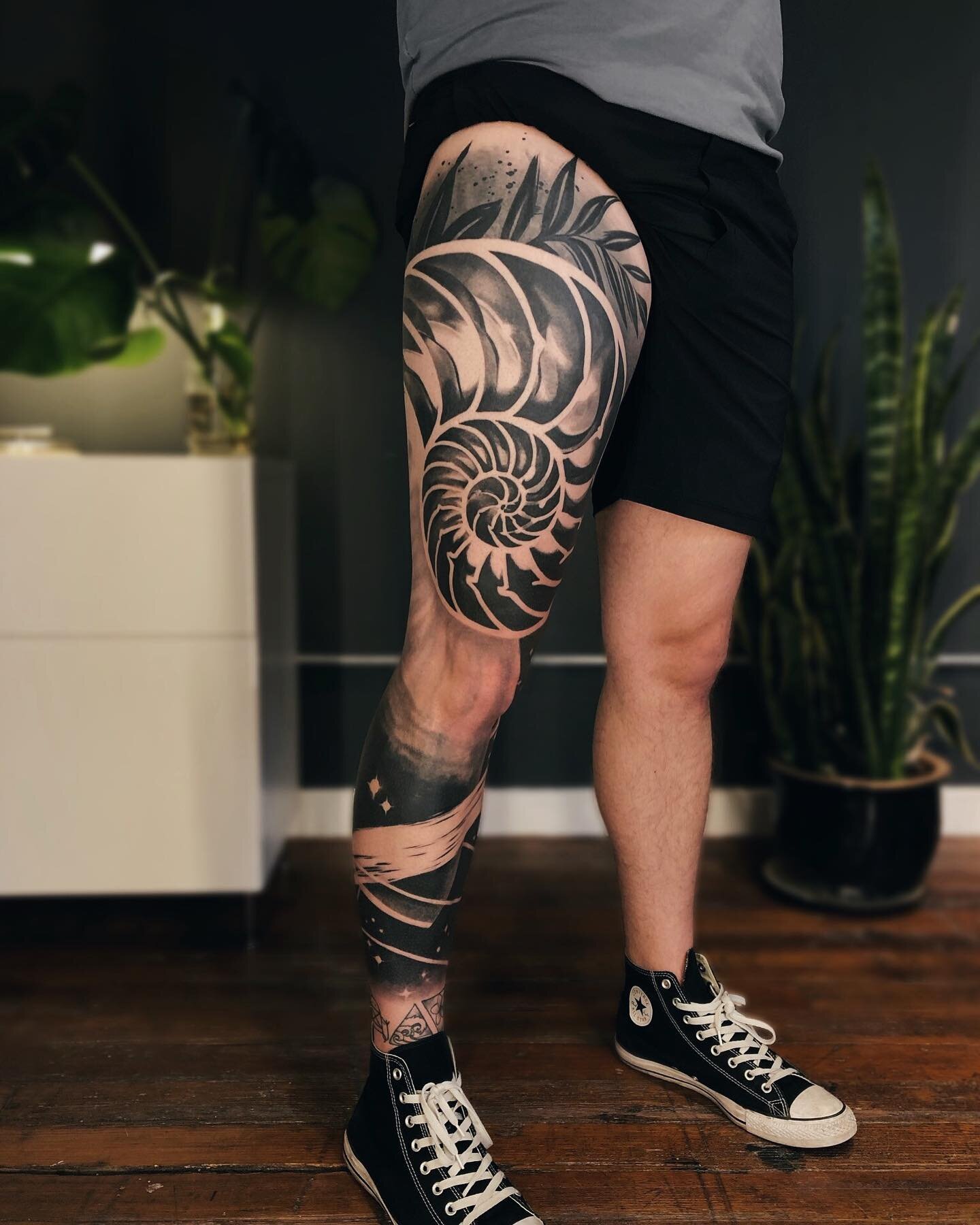 You guys. Legs are so much bigger than they look. The stencil for the nautilus by itself was as big as my torso!! @timmayesing, you are wonderful. Thank you so much for being such a goddamn hero and letting me mercilessly drill the back of your knee 