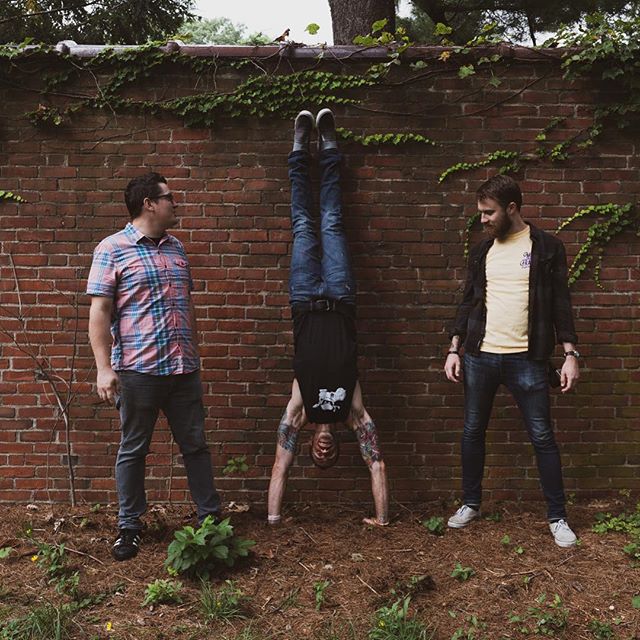 Hangin out in Sarasota with @revivalhouserecords @craigmachine and @mohamed_araki. Come rock out at The Friedman Theater @ 3p!!
#kidsandfamily #ska #reggae #kindie #pjlibrary #upsidedown #handstand #floridaishot