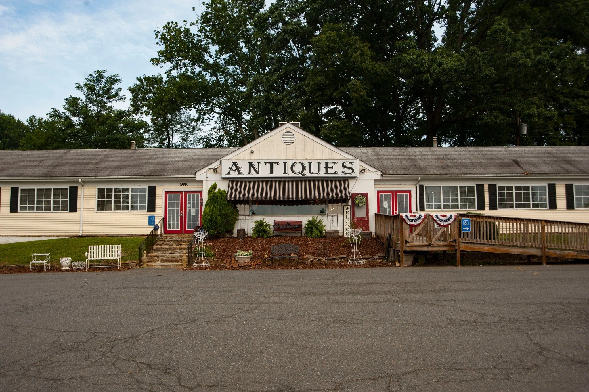 vm leesburg store photo.jpeg