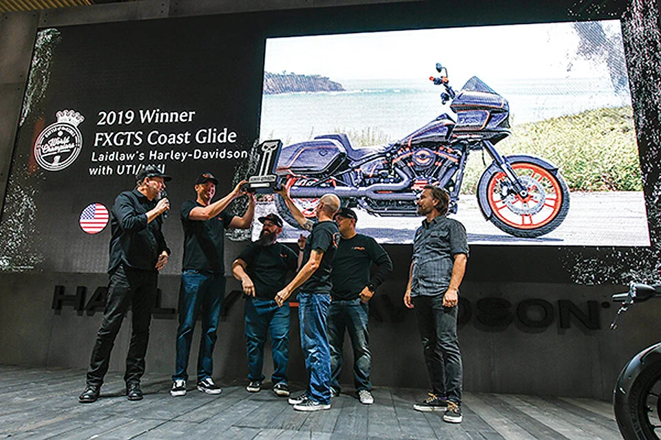 2019 Battle of the Kings winning bike (the FXGTS Coast Glide) and winning team.