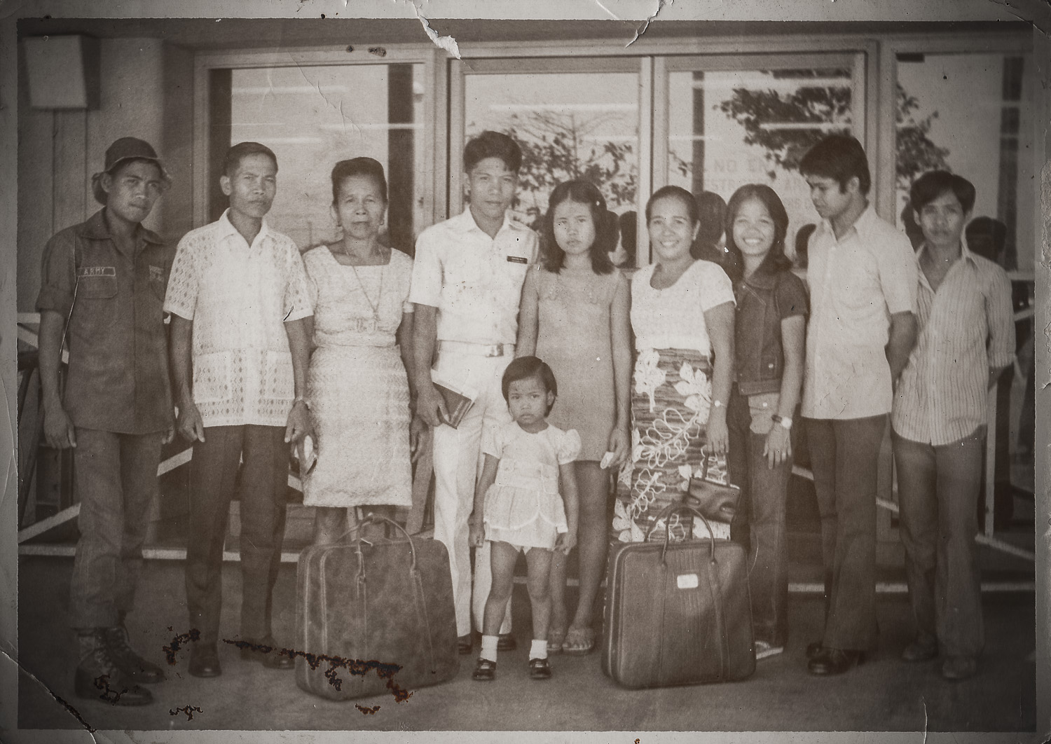 The tiny girl is Ate Felyn and the girl behind her is Ate Grace. That was the age gap they have. In the photo was my eldest brother (T/Sgt. Roderick Parocha) and beside him was my Daddy. On the right side of Ate Grace was my Mama and beside Mama on the right is Ate Del.