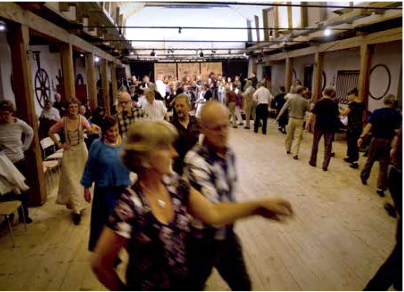 Full fart på dansen i Furudals bruk