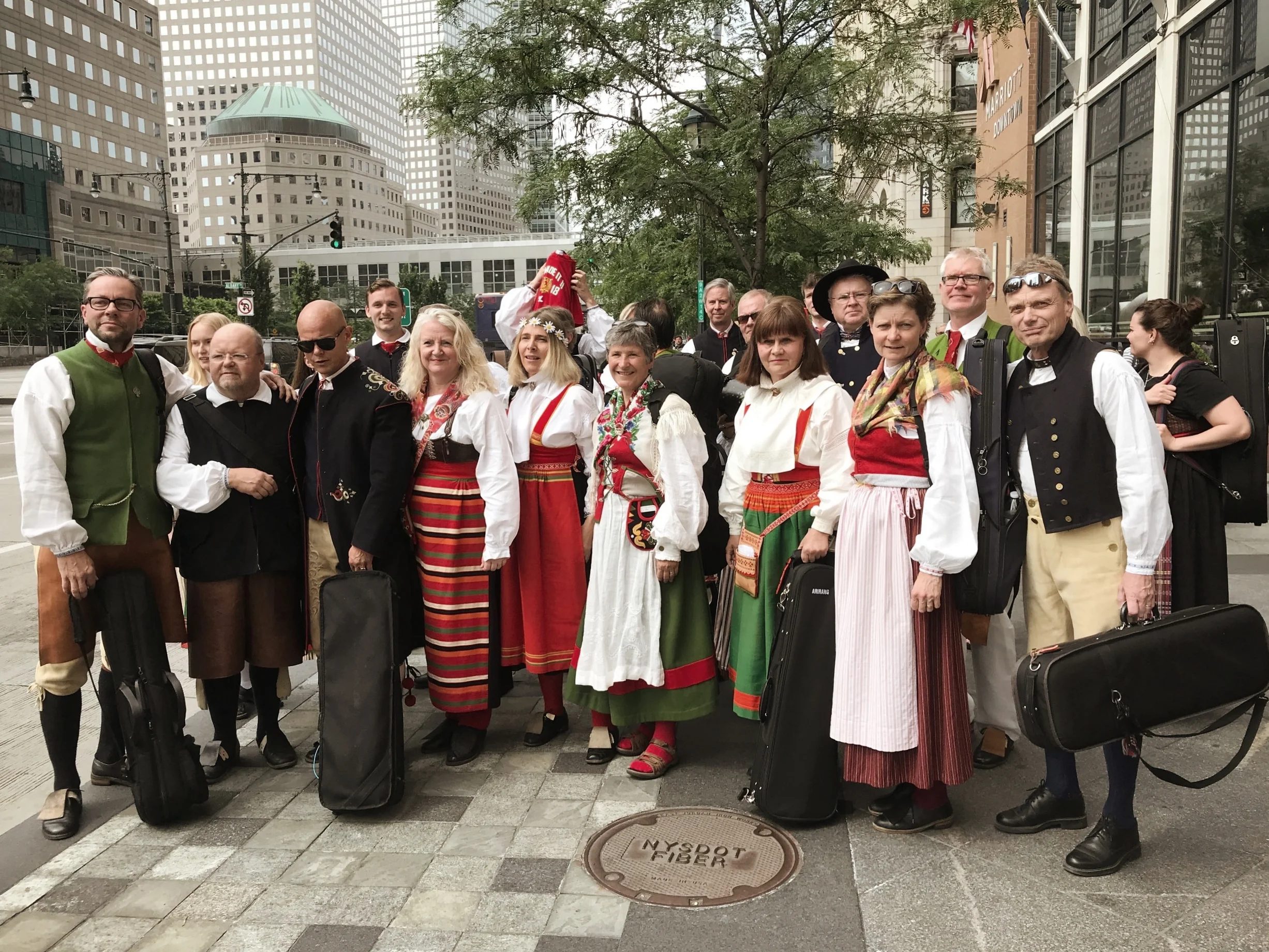 Hela gänget, nästan, inför spelningen på Midsommar i Battery Park. Foto: Privat