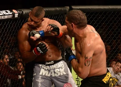 UFC 193 Free Fight: Bigfoot Silva vs Alistair Overeem