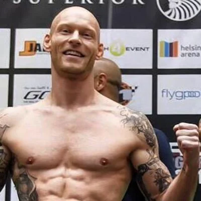 Knockout-seier for Robertsen - Submission-seier for Jahnsen