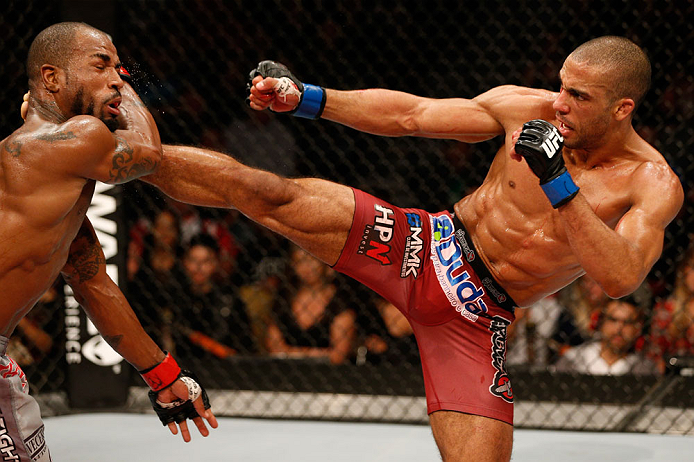 Pettis vs Barboza booket for UFC 197 