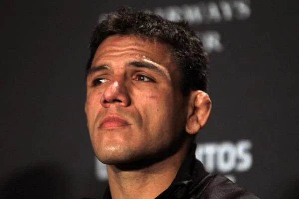 Rafael dos Anjos skadet, ute av UFC 196 mot Conor McGregor