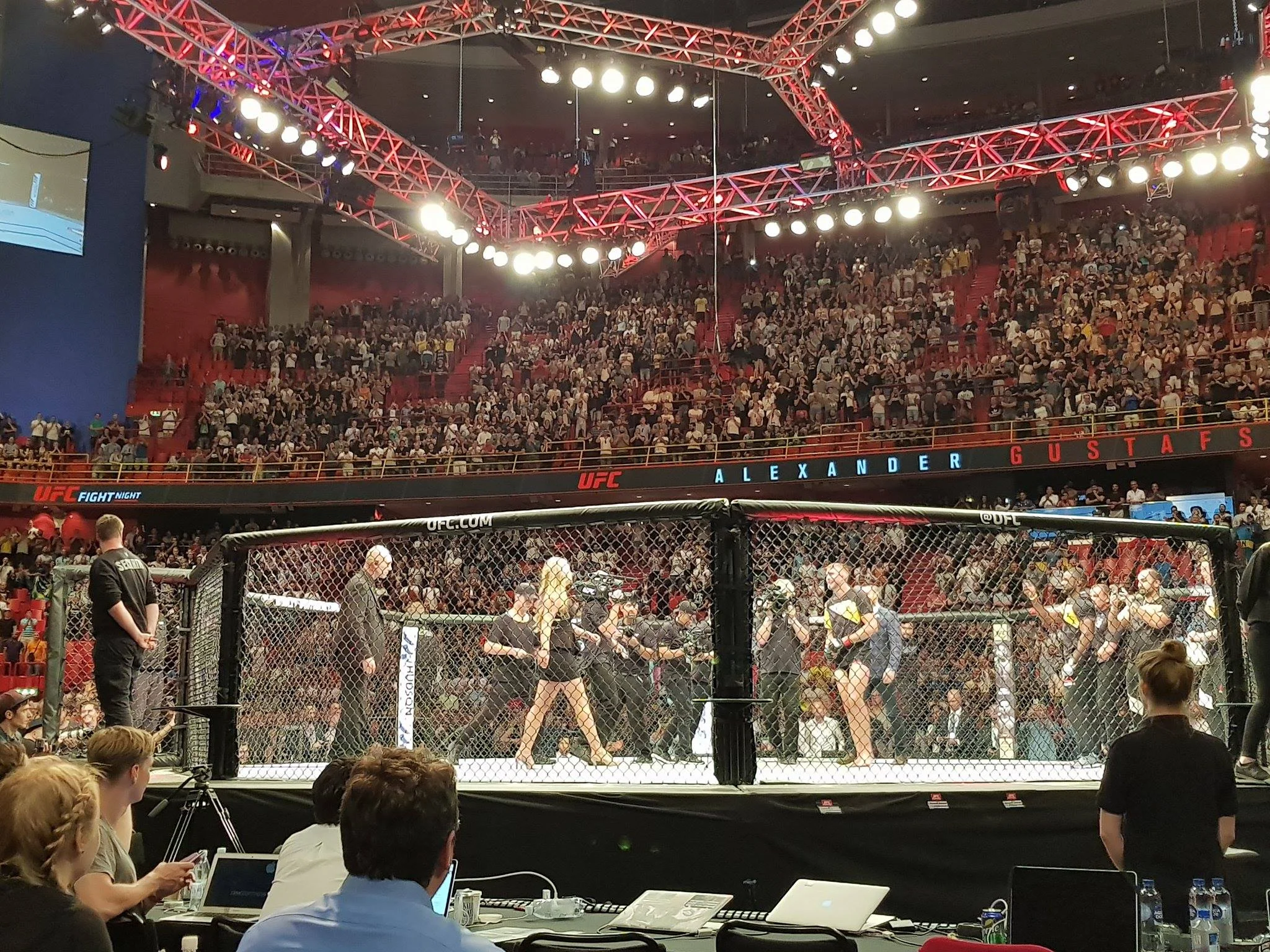 Alexander Gustafsson med knockoutseier på hjemmebane