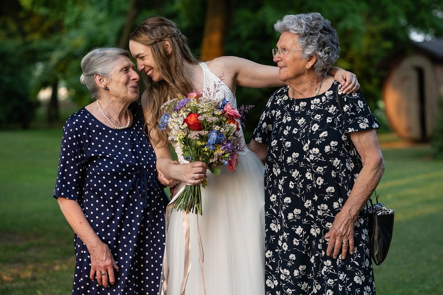 Una foto
Un momento
Indimenticabile 

&hearts;️

Dal matrimonio di A&amp;V a Ferrara