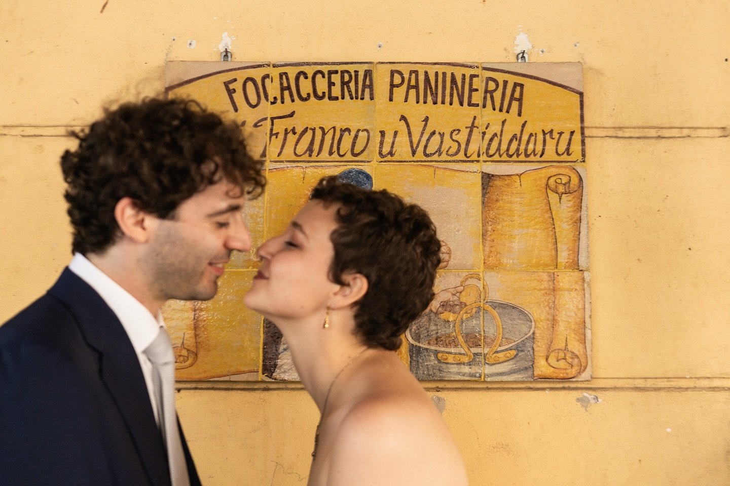 Wedding and pane ca&rsquo; meusa?!
Only in Palermo

(&ldquo;Pane ca&rsquo; meusa&rdquo; is a traditional Palermo street food made with veal spleen)

@modanamo @realdisagio 

@nni_franco_u_vastiddaru #francouvastiddaru #weddingpalermo #alternativewedd