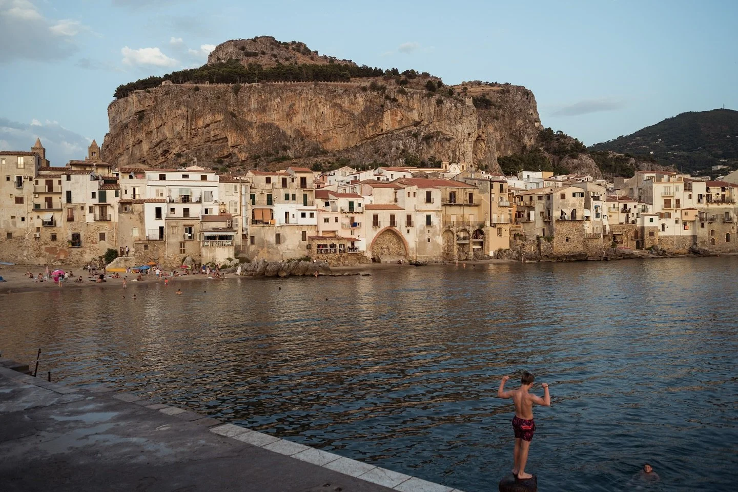 Andrea and Giovanni got married in Cefal&ugrave; back in 2019, in one of the most joyful weddings I&rsquo;ve ever photographed. Surrounded by friends from all over the world, they ended the night with a wild &ldquo;hora loca&rdquo; &mdash; pure conta