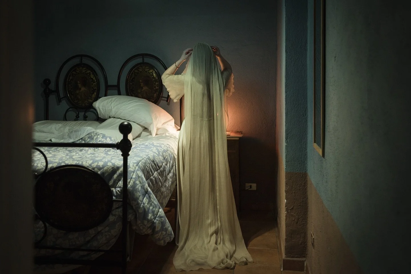 Wedding photography remains at the heart of my work. I&rsquo;ve simply chosen to tell it within a wider, more honest space.
I now share everything on my main profile: my work, my vision, my presence, my exploration.
If you&rsquo;d like to continue th