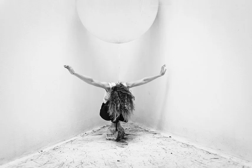 Un ritratto &egrave; un incontro
Succede sempre qualcosa di magico 

@margheritaferro_studio 

&ldquo;I am rooted, but I flow.&rdquo; &mdash; The Waves, Virginia Wolf

Qualche vita fa.. a Garbatella 

#ritratto
#ritrattoautentico
#fotografiadautore
#