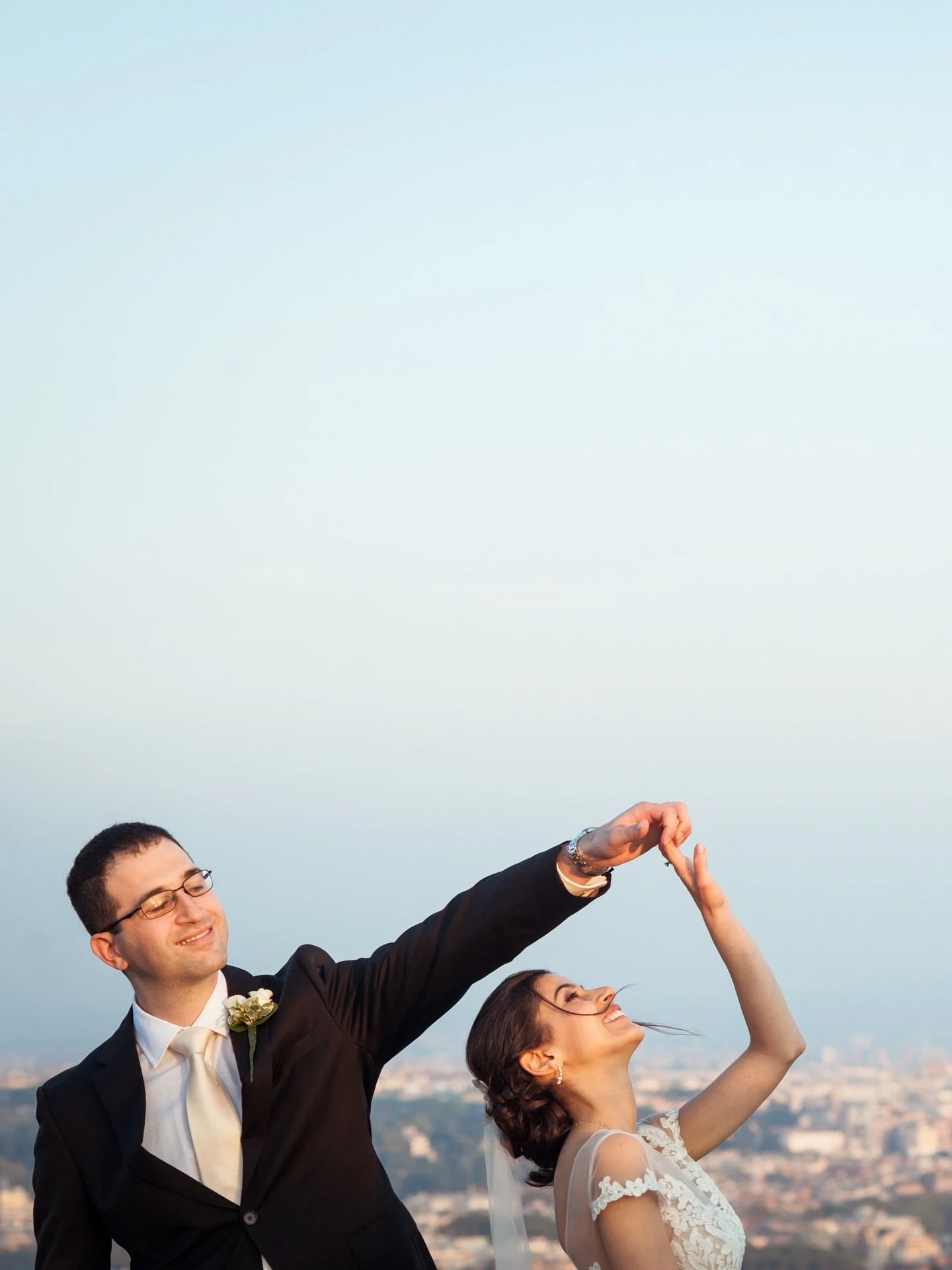 What remains of the most beautiful day?
What stays from the emotions you lived?

The memory remains.
And sometimes a photograph can give it all back to you.
The glances searching for each other,
the held breath before saying &ldquo;I do&rdquo;,
the t