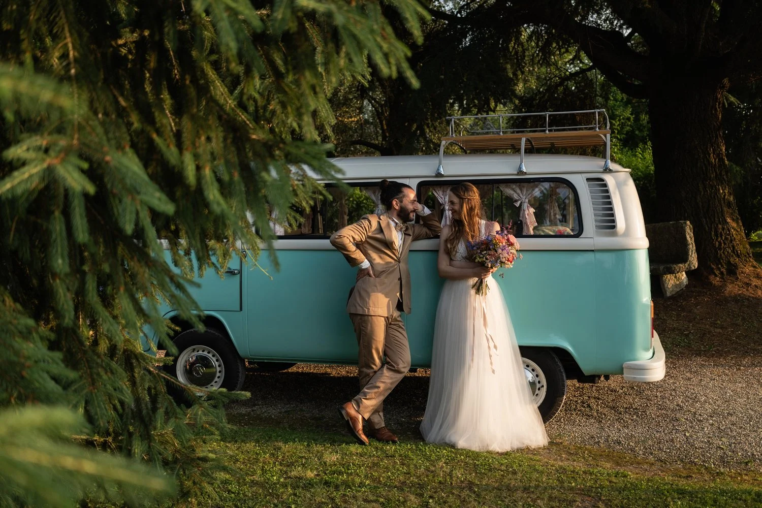 Alternative wedding car 
Destination wedding in #Ferrara countryside, Italy

#westfalia #destinationwedding #reportagedimatrimonio  #weddingreportage #ideematrimonio #alternativewedding #weddingcar