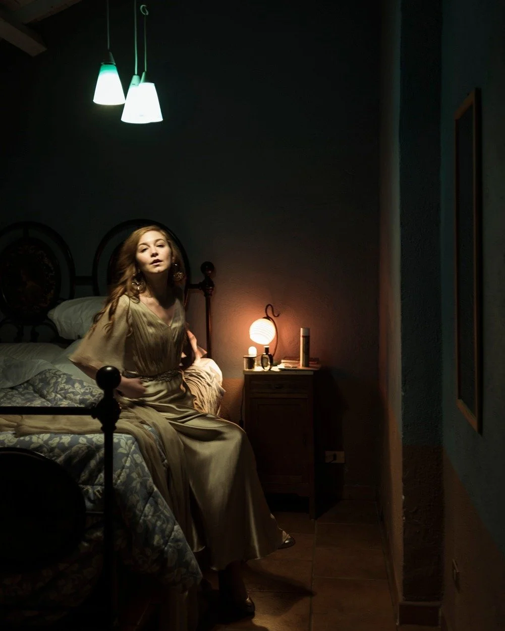 Bride's getting ready in #Rome

@villaansonsilj 

#reportagedimatrimonio #destinationwedding #weddingreportage #weddinginrome #villaansonsilj #brideportrait #ritratto