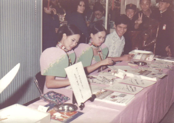 signing autograph.jpg