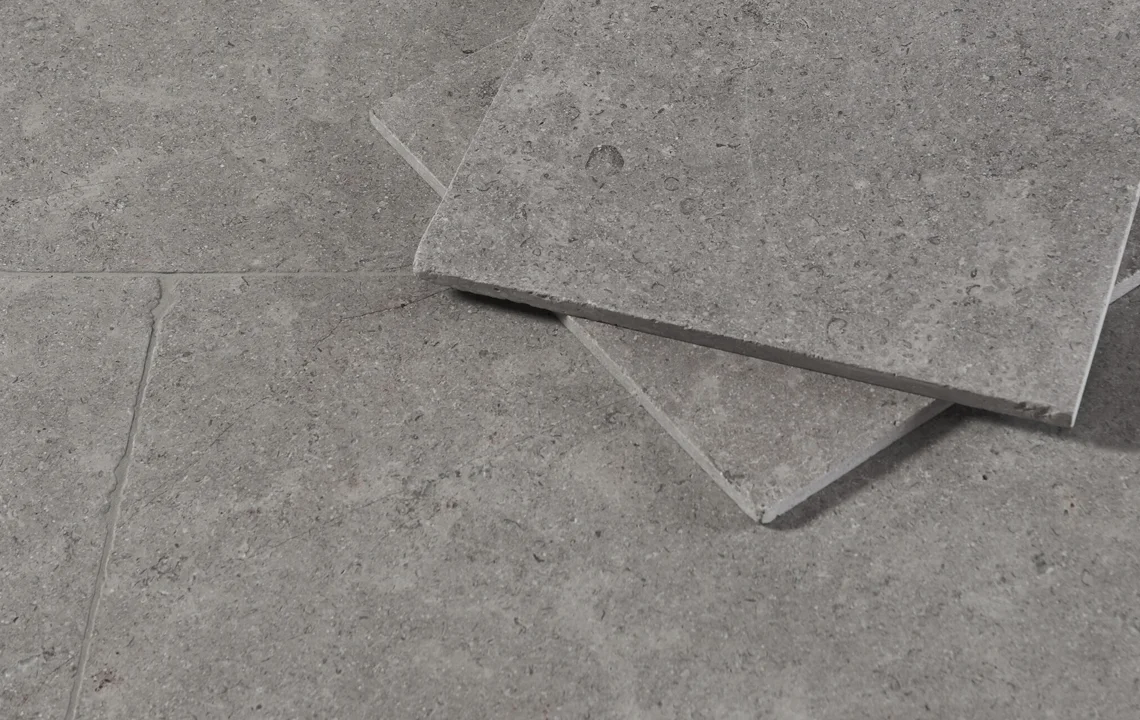 ns_limestone_regencygreytumbled_tile_2.jpg