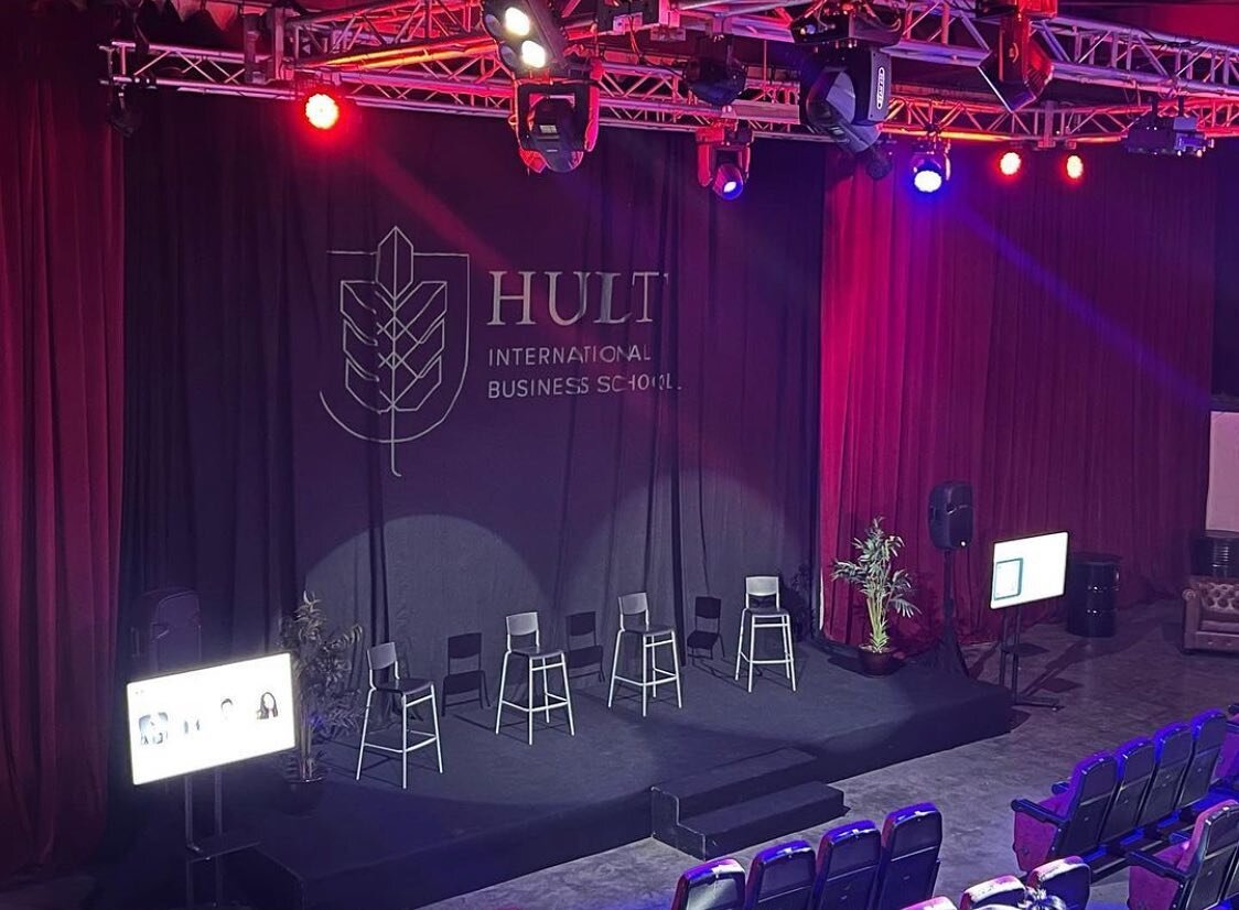 Great set up yesterday for @hultdubai 😊🤙🏼

#meeting #event #venue #warehousefour #dubai #uae