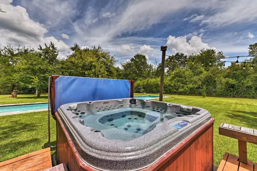 Crystal clear therapeutic 8 person spa hot tub