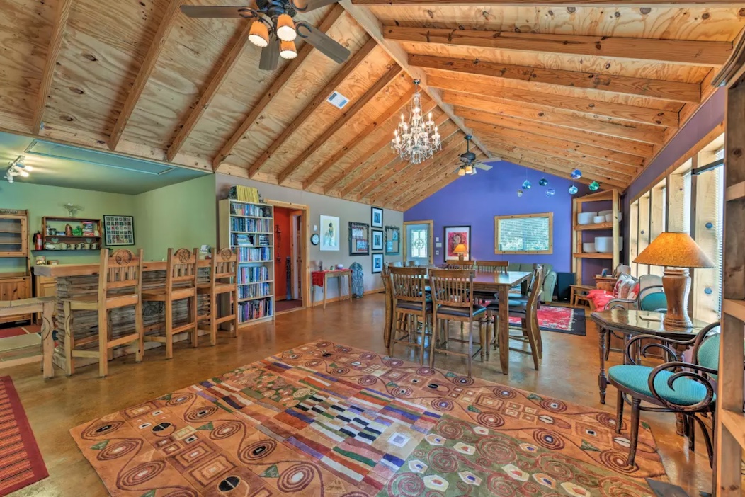 Studio building expansive social area and kitchenette