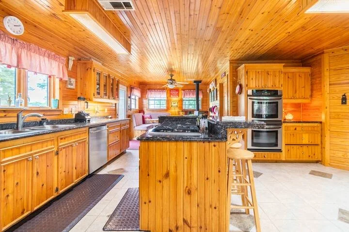 DownstairsKitchenG.jpeg