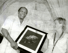 “Otis Clay a bien mérité le cadeau offert hier par la peintre Sabine Eichler, un portrait le représentant.”