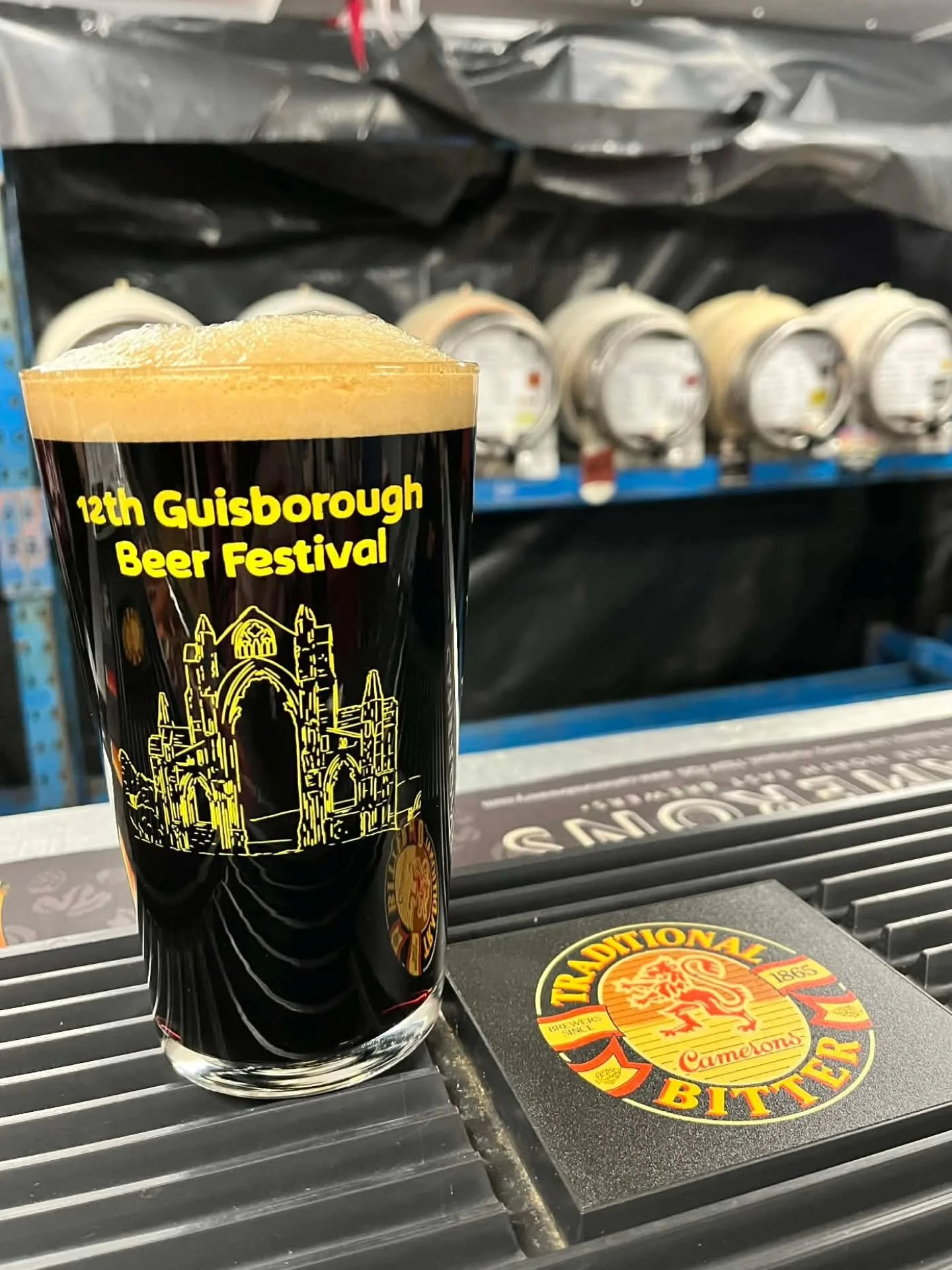 My illustration on a glass and beer bottle at the Guisborough Beer Festival 🍺 Hope everyone has had a good time so far! It is also on tomorrow! @teessidehospice

#illustratorsoninstragram #illustrator #guisboroughbeerfestival #illustratorlife #illus