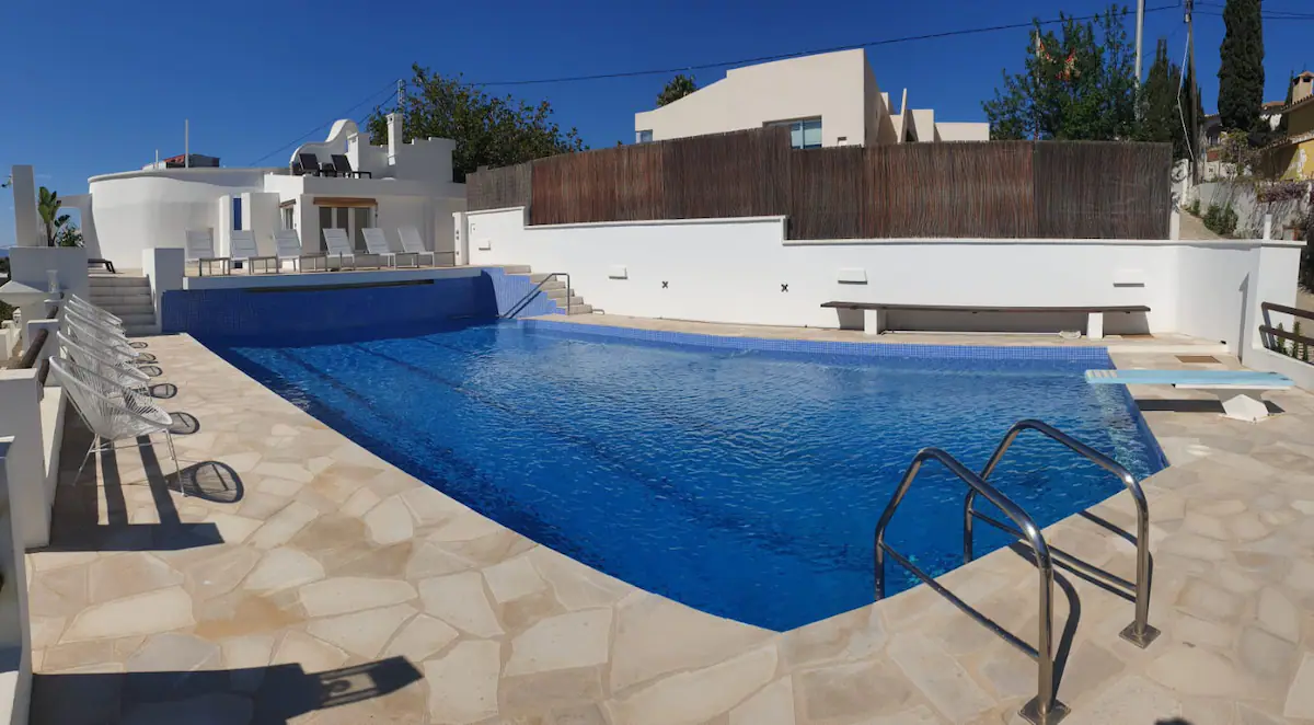 0CFB5C03-F0E7-4646-BFF3-9B739F008565