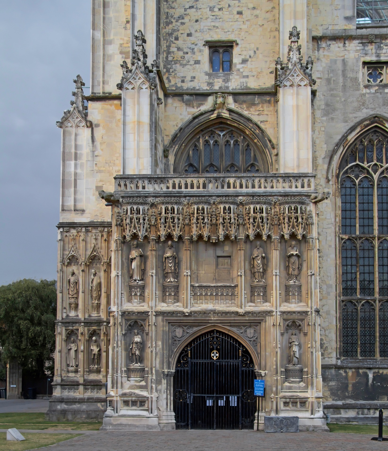 Entrance Canterbury Cathedral.jpg