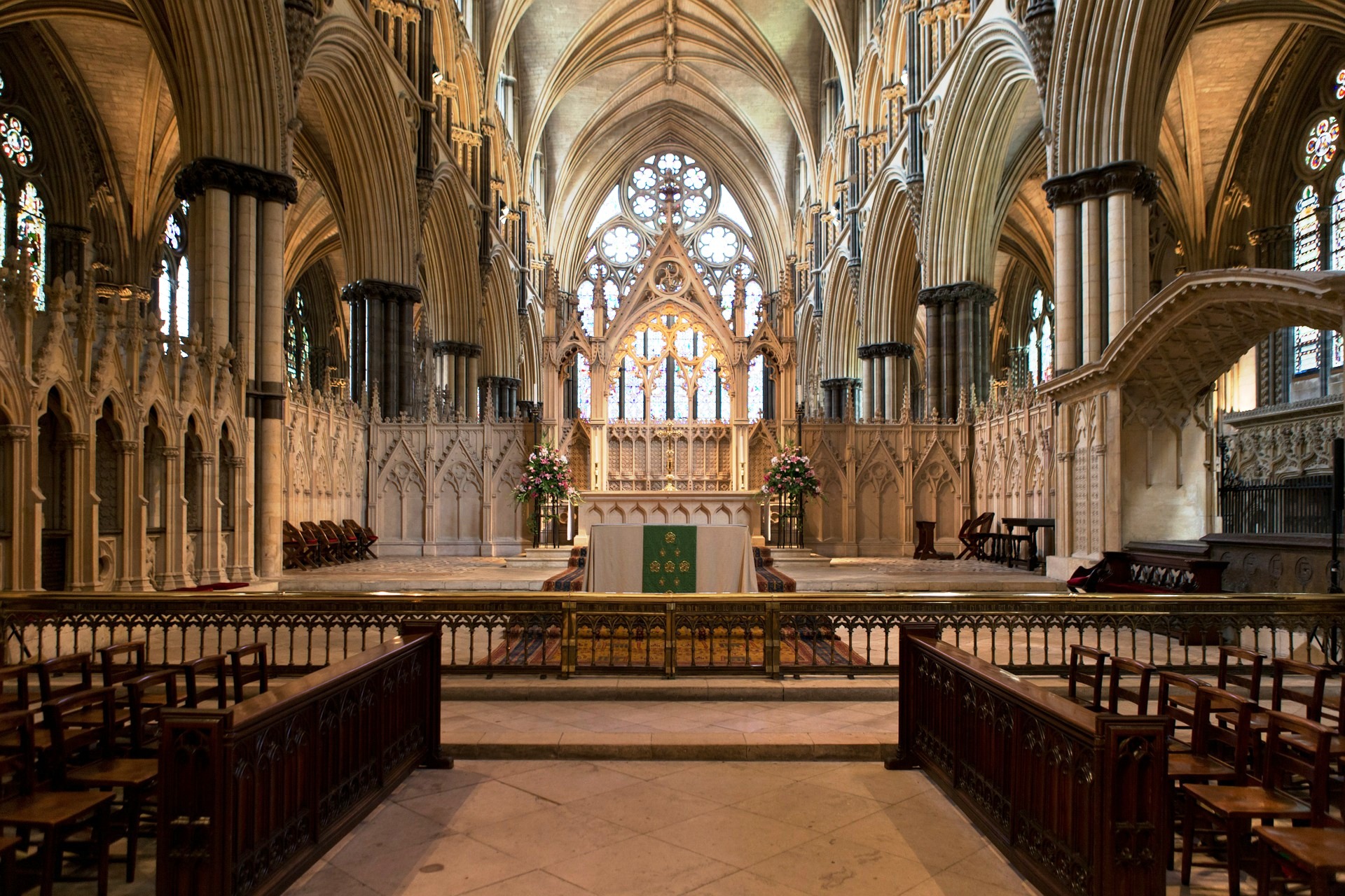 Lincoln Cathedral Interior.jpg