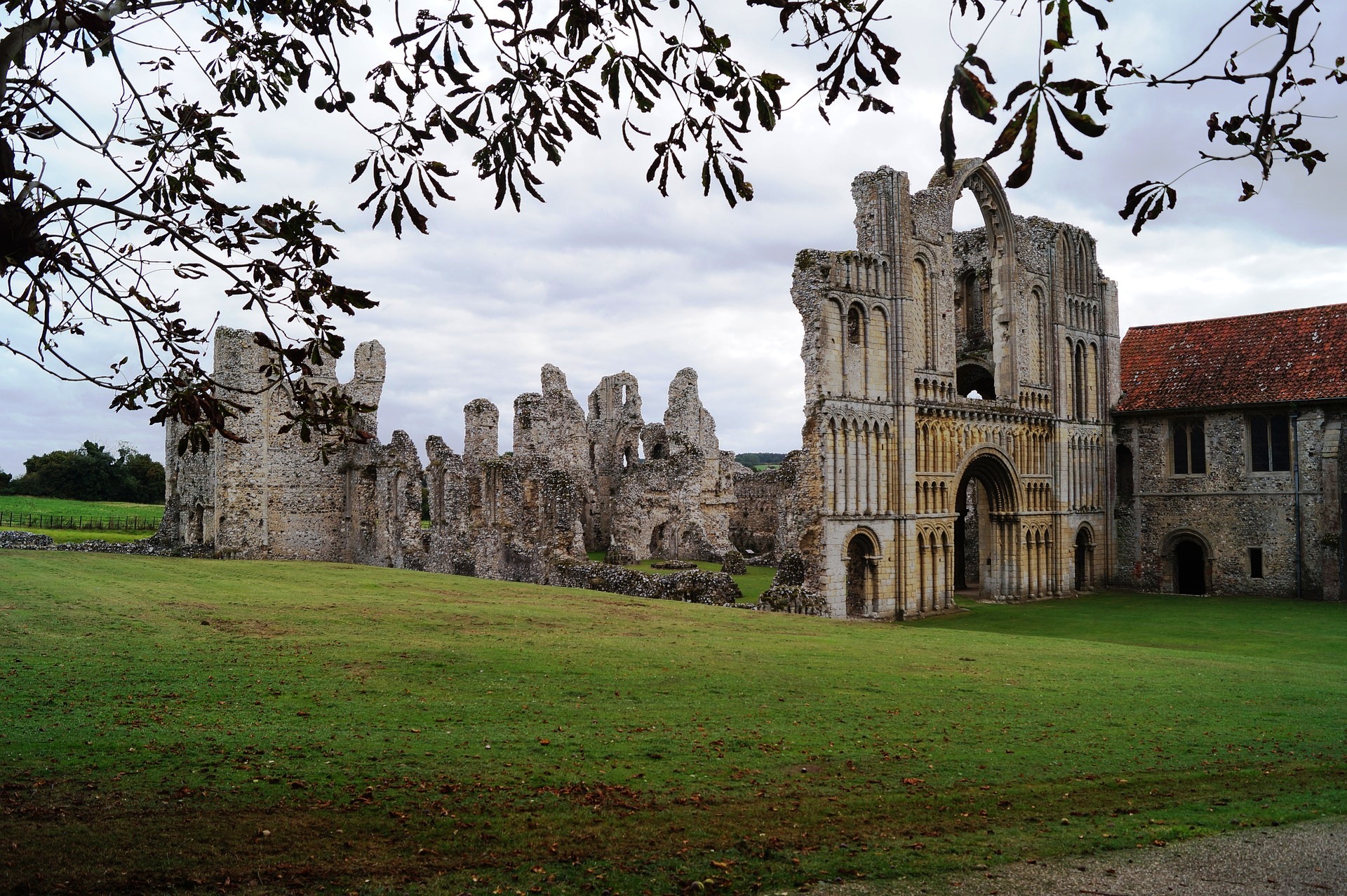 Castle Acre Priory.jpg