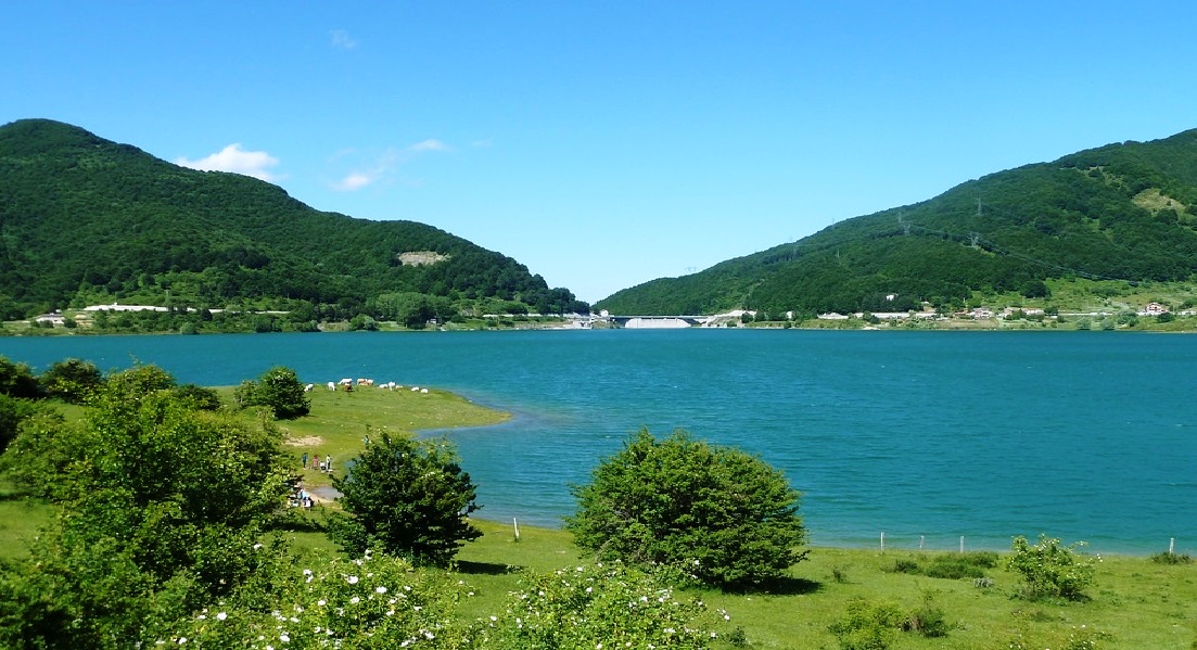 Abruzzo Natural Parks - Campotosto.jpg