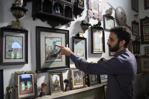 In Lahore, Farhan Shah recounts the story of Sikh ruler Maharaja Sher Singh’s assassination. (Sonya Rehman)