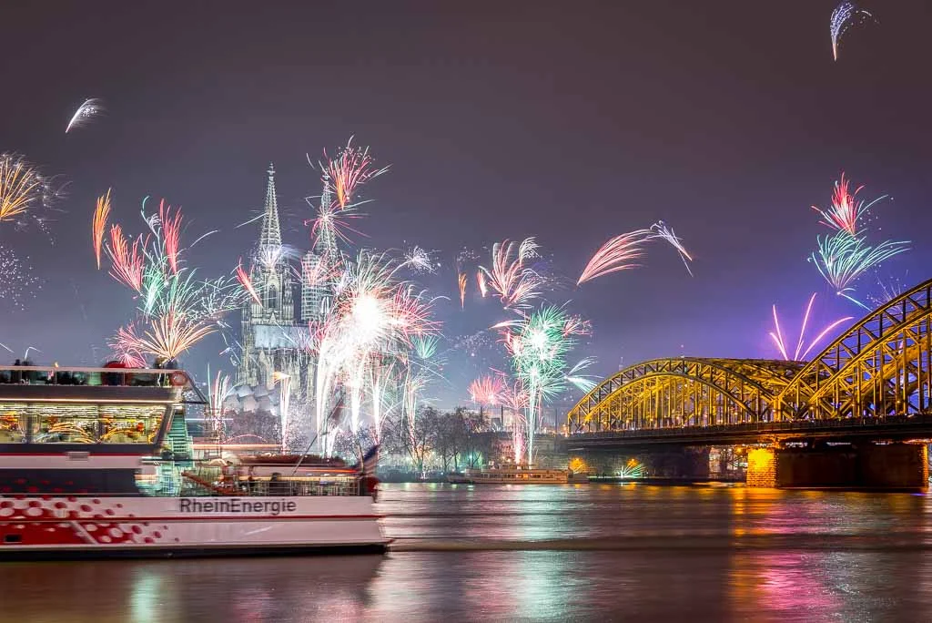 Feuerwerk Zu Silvester Fotografieren Tipps Und Tricks Fotografie Kurs Koeln Professionelle Fotokurse In Koln